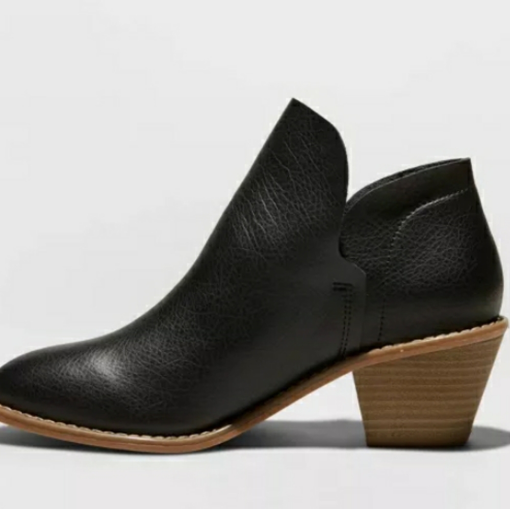 Pointed Toe Faux Leather Heeled Ankle Booties - Picture 3 of 3